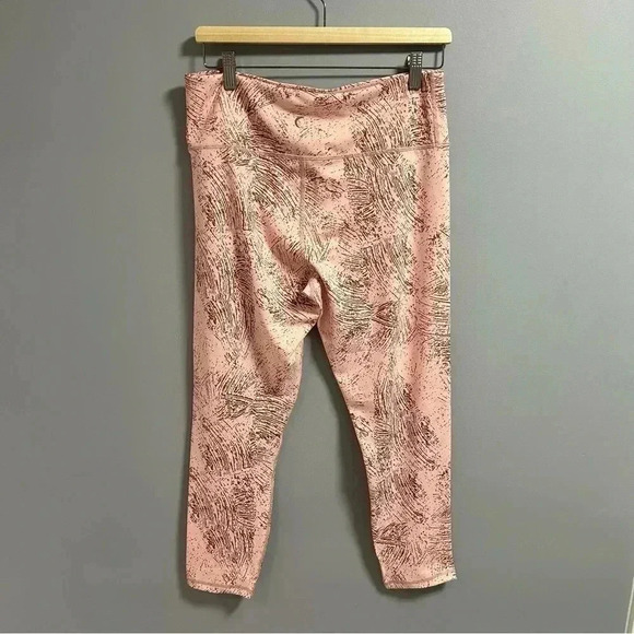 Zyia Pink Etching Light N Tight  Leggings - Picture 4 of 6